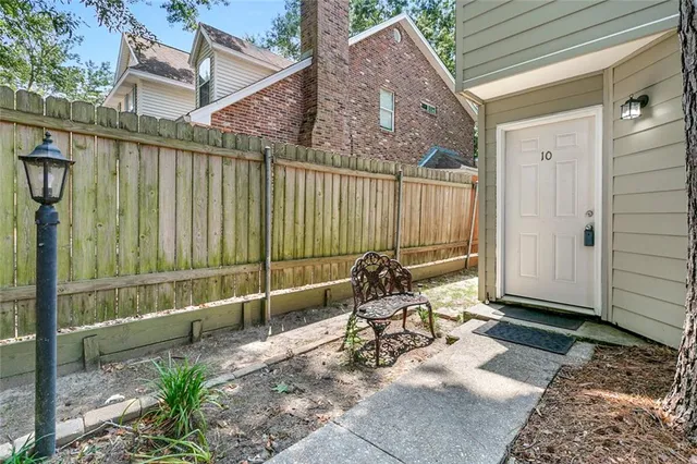 $1,800 | 740 Heavens Drive, Unit 10, Mandeville, LA 70471