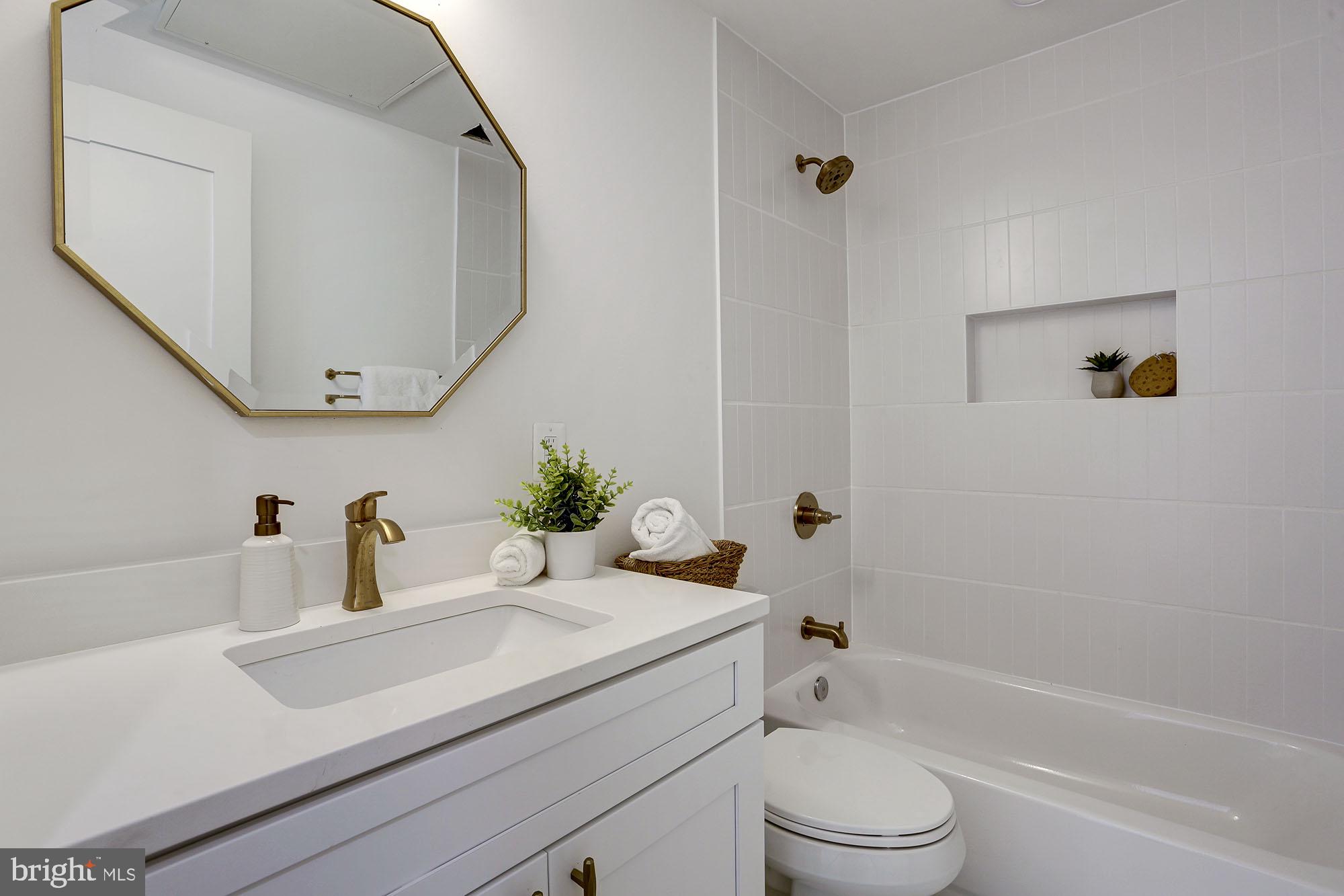 623 14th Place Northeast, Unit C Washington, DC 20002 - Photo 8 of 21 2nd full bath