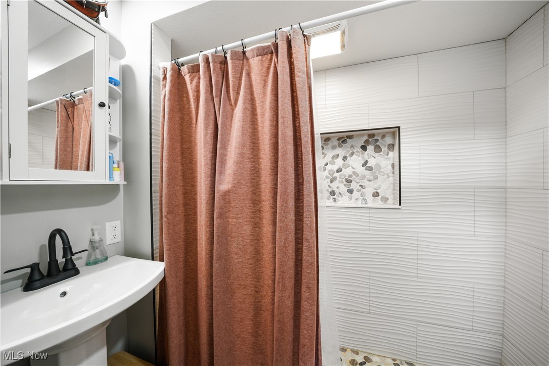 2991 Bushnell Campbell Road Fowler, OH 44418 - Photo 10 of 41 Full bath with a shower with shower curtain and a sink