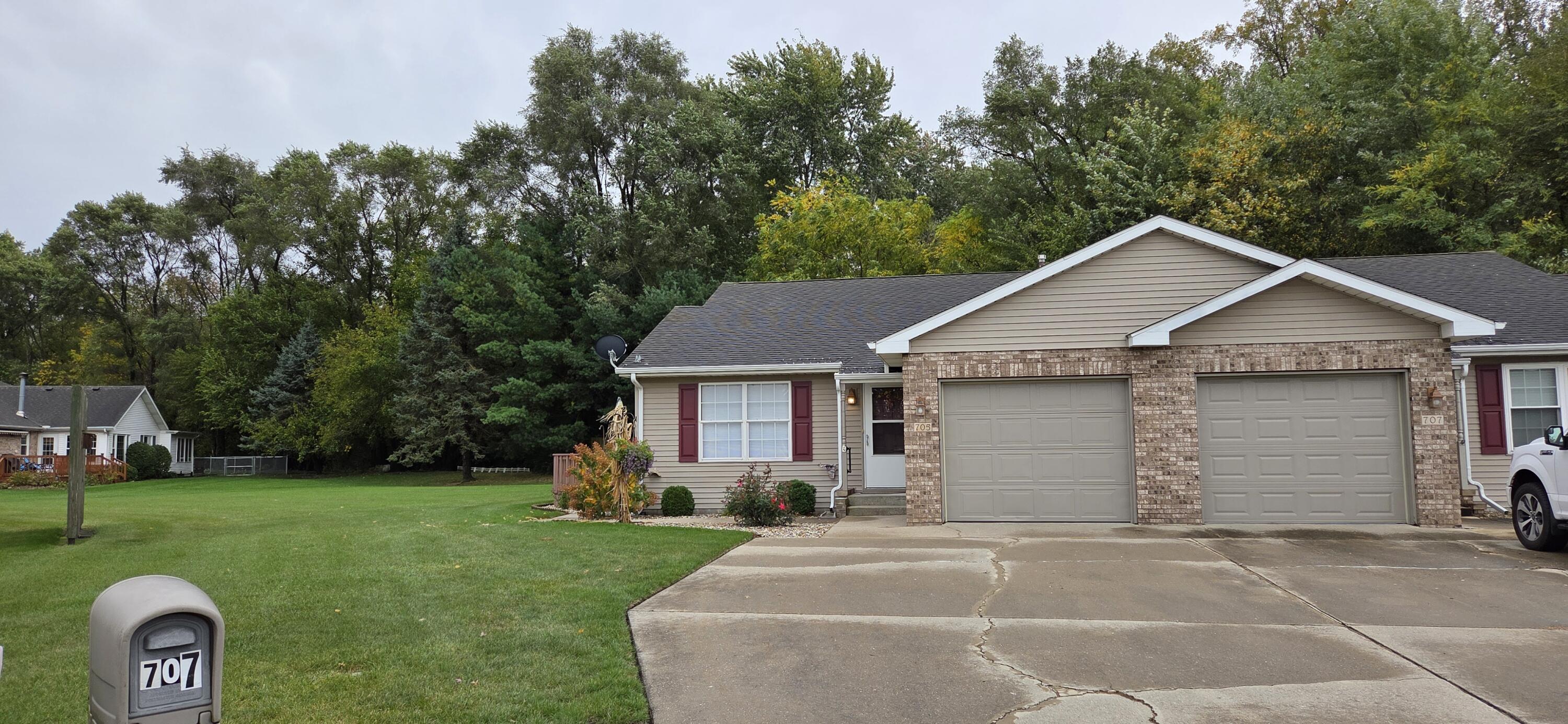 705 Elm Court Southwest De Motte, IN 46310 - Photo 1 of 16 3000x1386