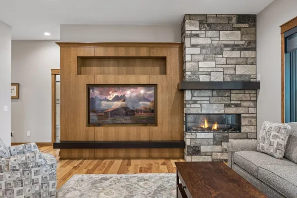 $1,090,000 | 918 Hidden Meadow Lane, Lake City, MN 55041