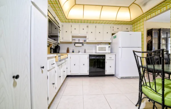 $1,999 | 18081 Biscayne Boulevard, Unit 403, Aventura, FL 33160