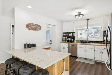 $389,900 | 11795 100th Place North, Maple Grove, MN 55369