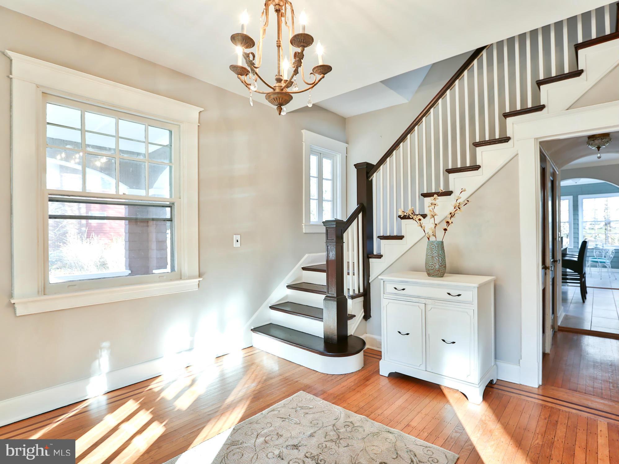 515 Old Orchard Road Baltimore, MD 21229 - Photo 3 of 30 Large Bright Formal Entryway
