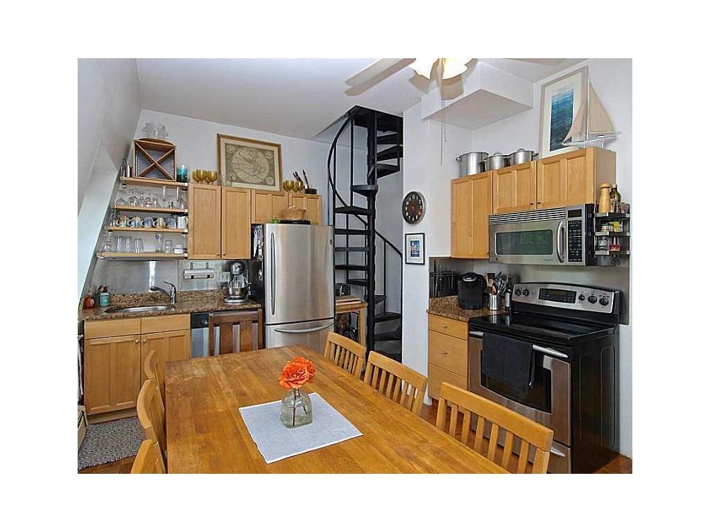 51 Annandale Road, Unit 3 Newport, RI 02840 - Photo 3 of 19