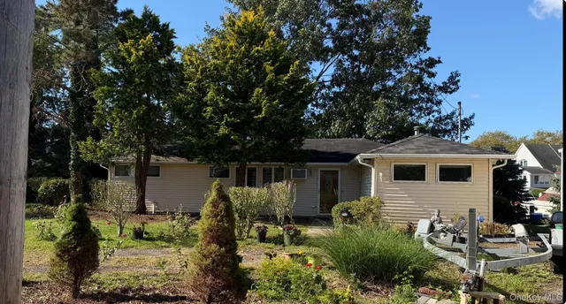 $769,900 | 7 Swartwout Place, Amityville, NY 11701