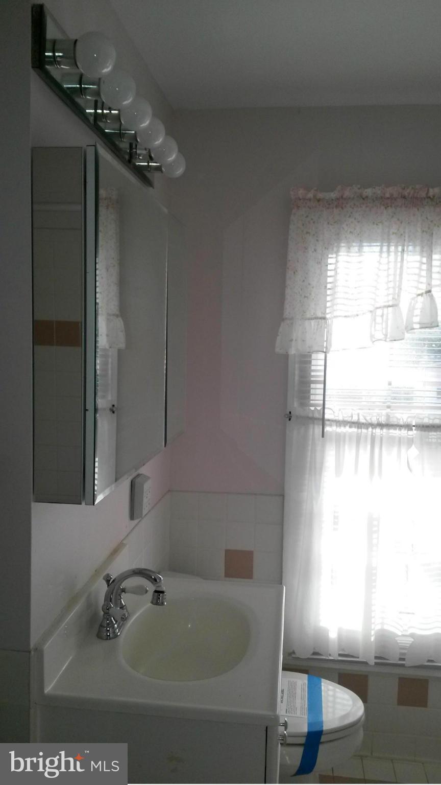 10213 Rodgers Road Fairfax, VA 22030 - Photo 11 of 26 a bathroom with a tub a sink and window