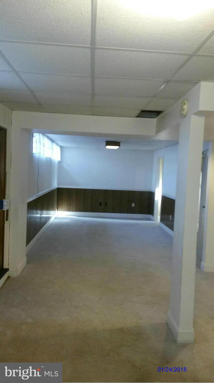 10213 Rodgers Road Fairfax, VA 22030 - Photo 16 of 26 a view of room and a yard