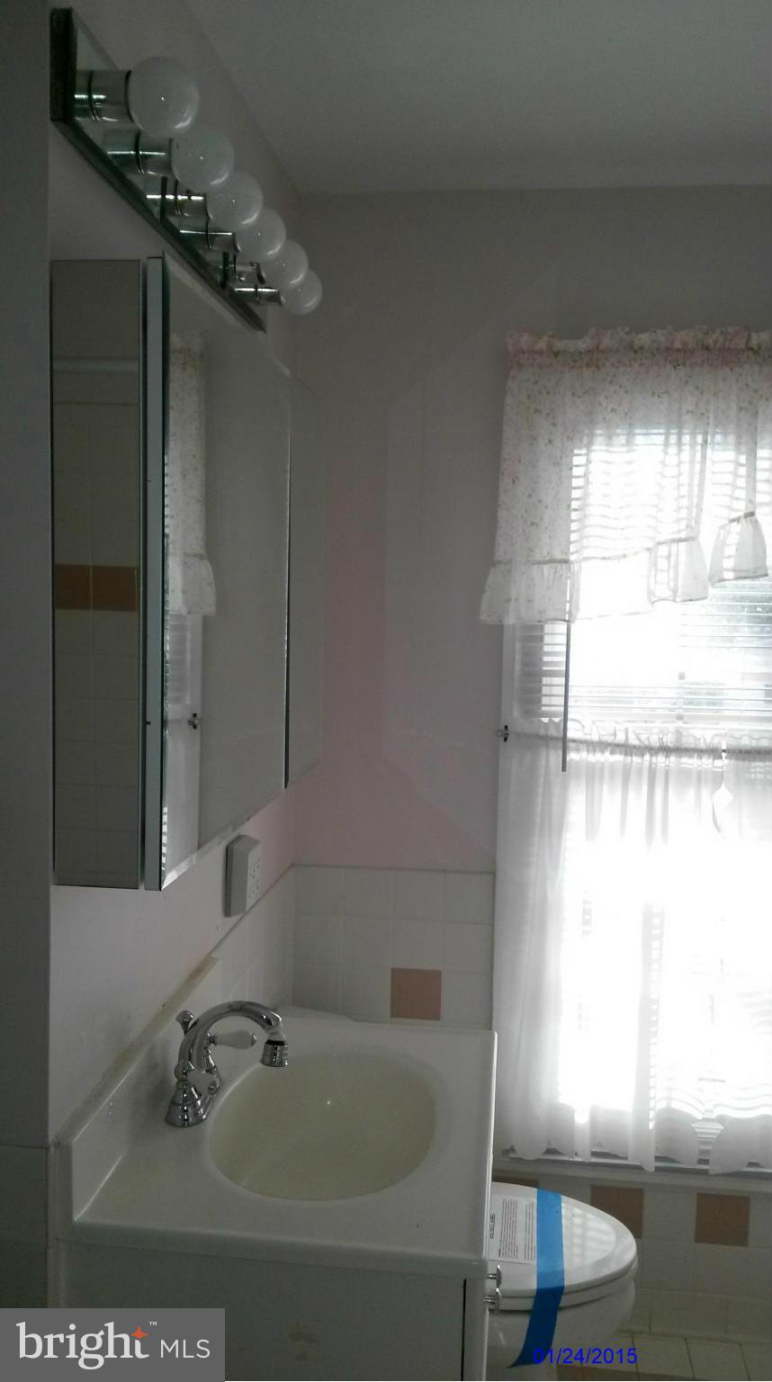 10213 Rodgers Road Fairfax, VA 22030 - Photo 19 of 26 a bathroom with a tub a sink and window