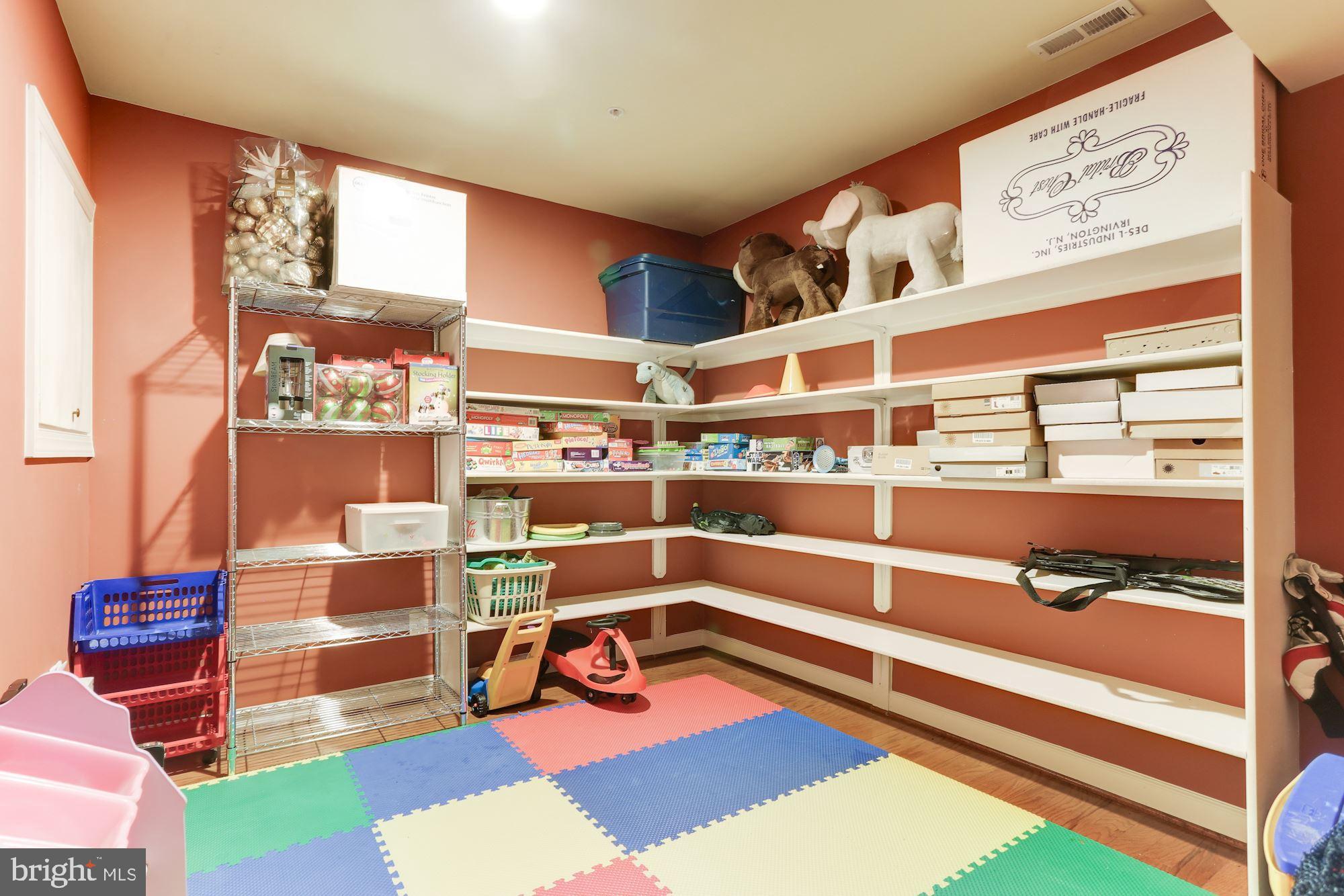 9204 Jones Mill Road Chevy Chase, MD 20815 - Photo 42 of 50 a room with furniture