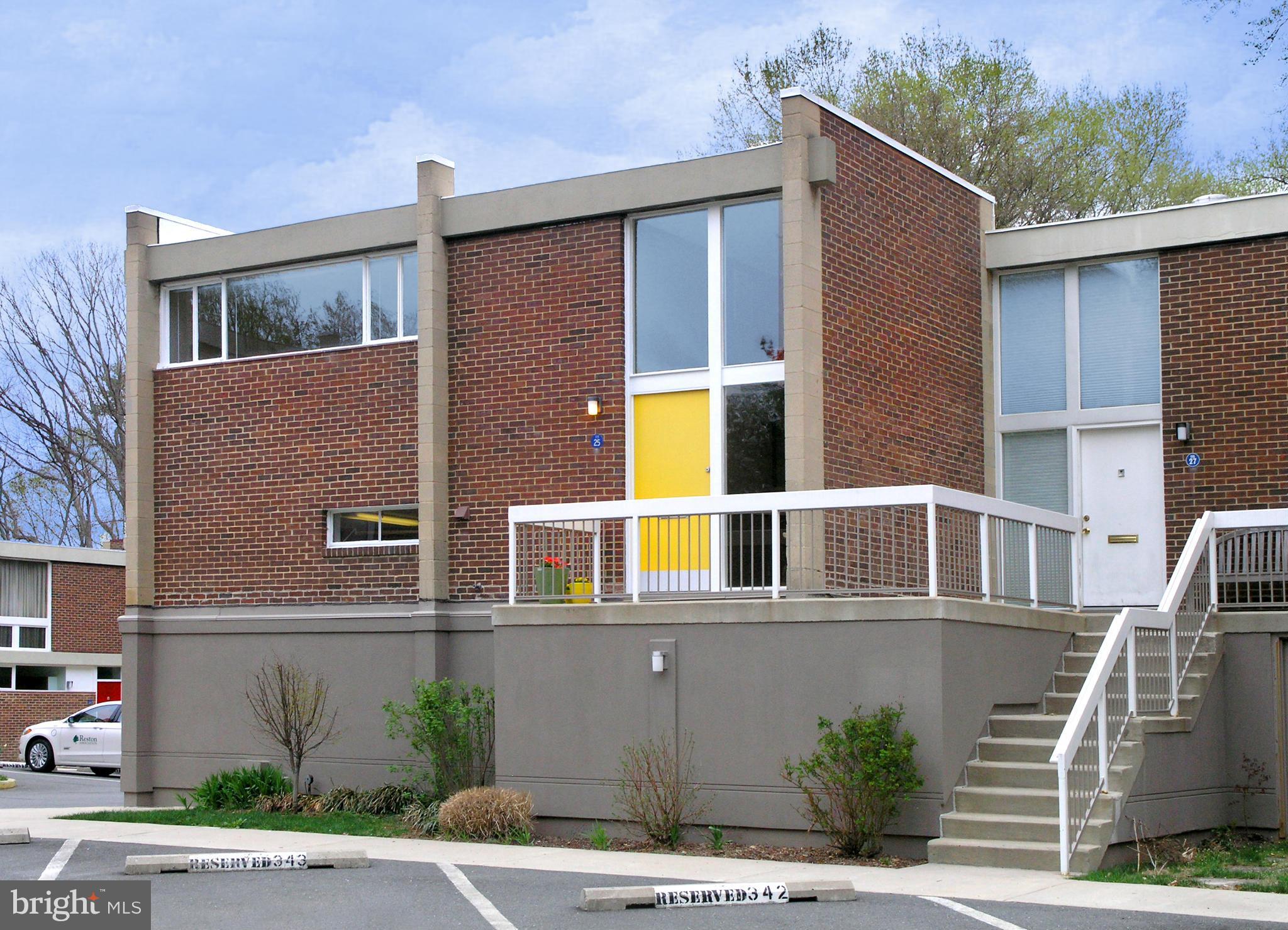 11525 Hickory Cluster Reston, VA 20190 - Photo 1 of 25 Exterior (Front)