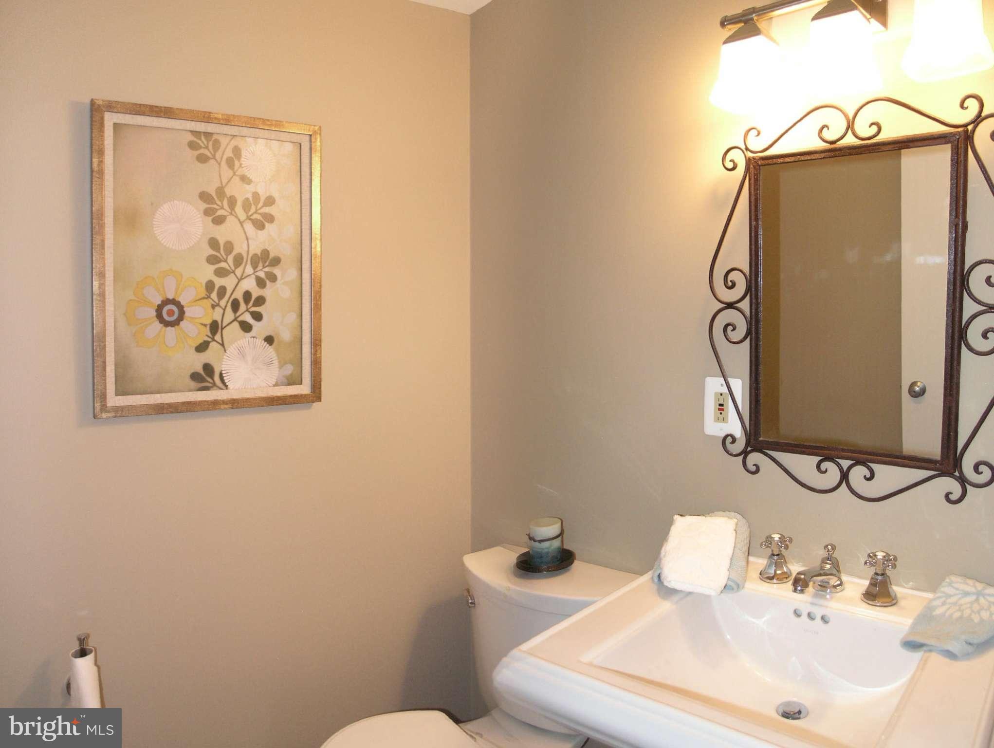 11525 Hickory Cluster Reston, VA 20190 - Photo 14 of 25 Bath