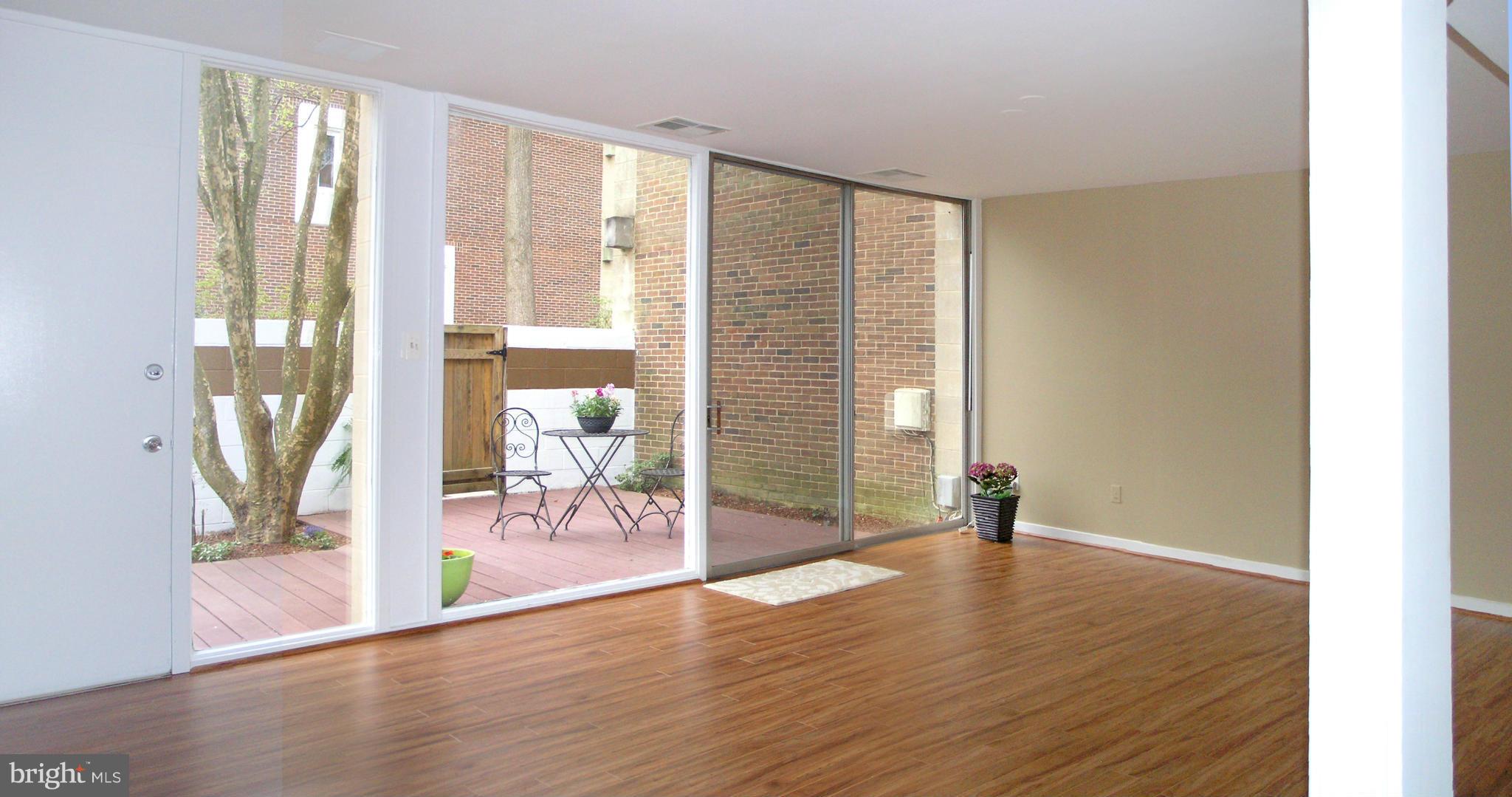11525 Hickory Cluster Reston, VA 20190 - Photo 3 of 25 Living Room
