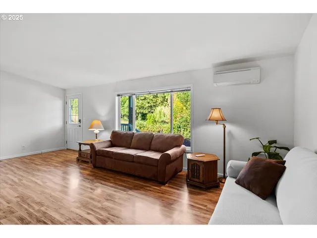 $596,000 | 23998 Highway 20, Philomath, OR 97370