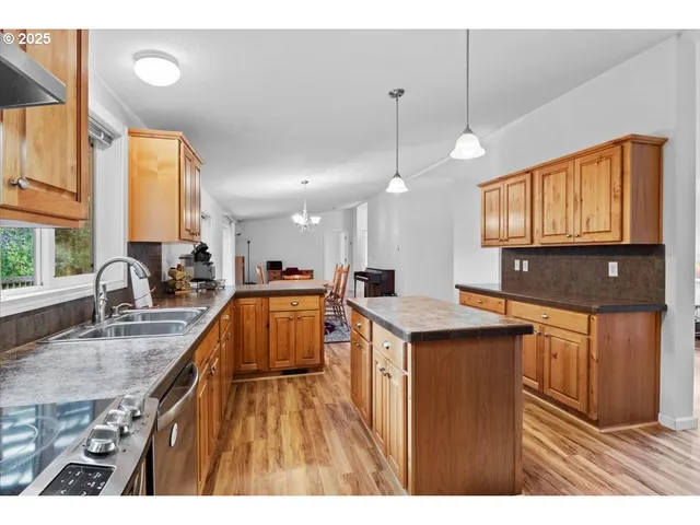 $596,000 | 23998 Highway 20, Philomath, OR 97370