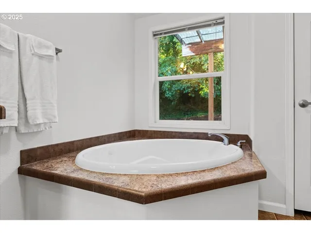 $596,000 | 23998 Highway 20, Philomath, OR 97370