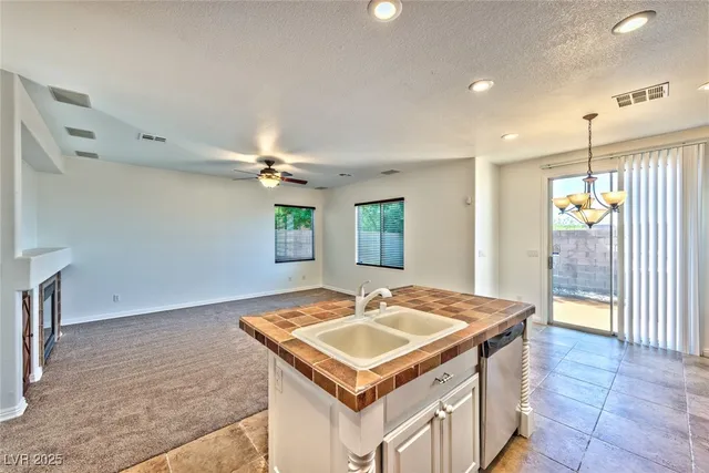 $3,000 | 981 Wagner Valley Street, Henderson, NV 89052