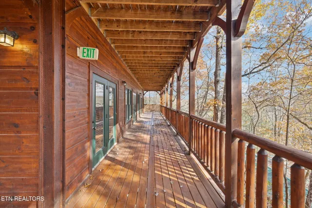 $1,650,000 | 320 Poplar Point Way, Gatlinburg, TN 37738