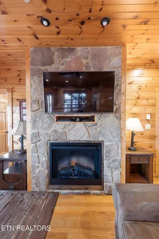 $1,650,000 | 320 Poplar Point Way, Gatlinburg, TN 37738