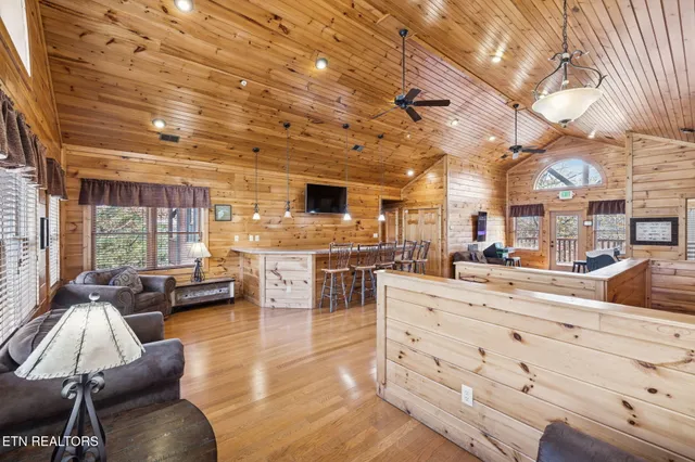 $1,650,000 | 320 Poplar Point Way, Gatlinburg, TN 37738