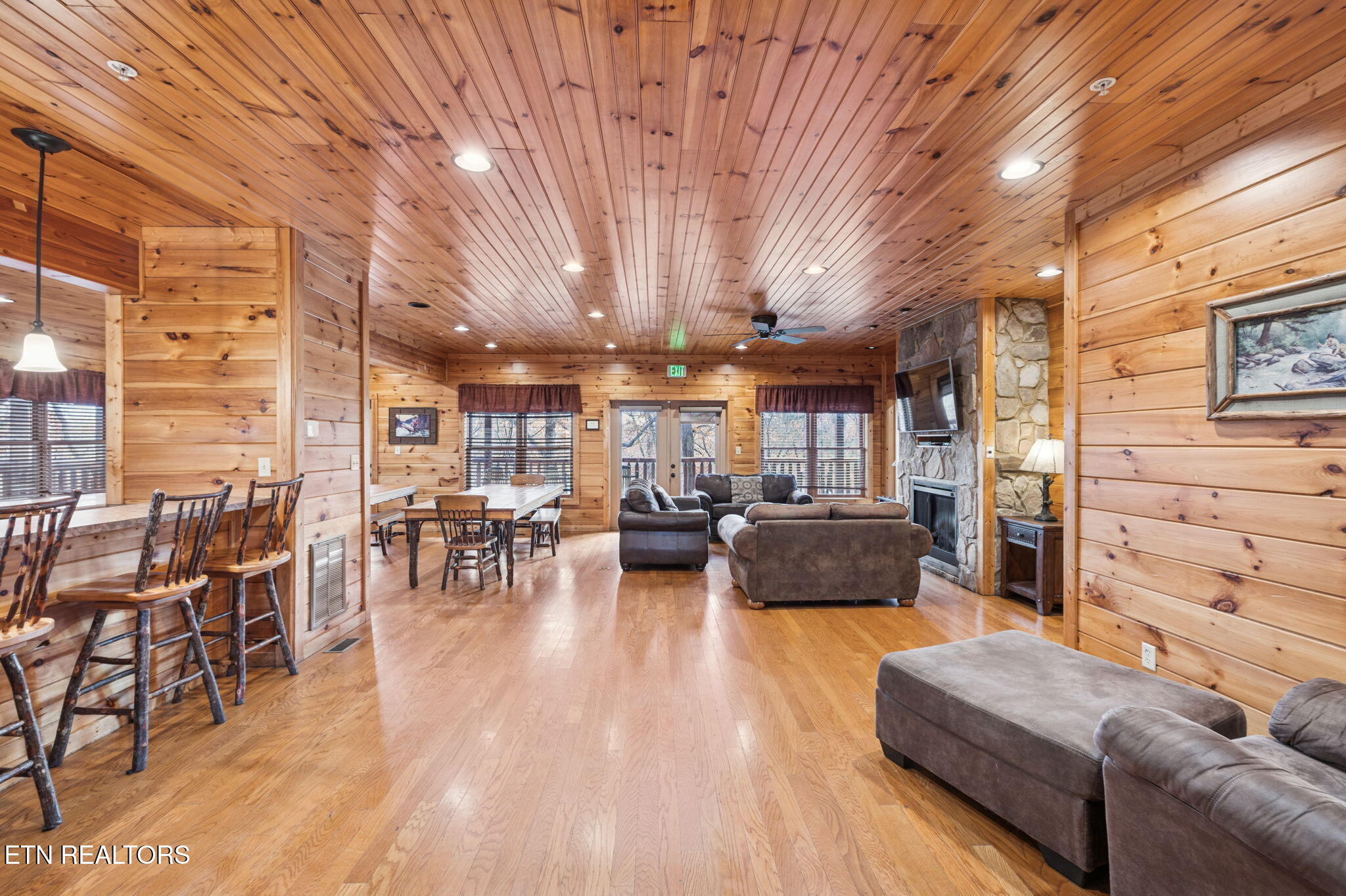 320 Poplar Point Way Gatlinburg, TN 37738 - Photo 2 of 60 2