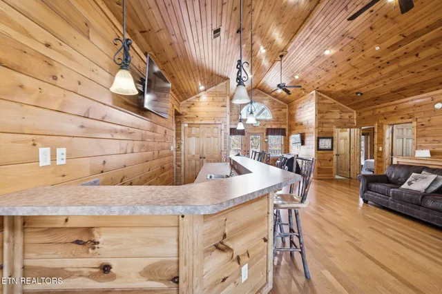 $1,650,000 | 320 Poplar Point Way, Gatlinburg, TN 37738