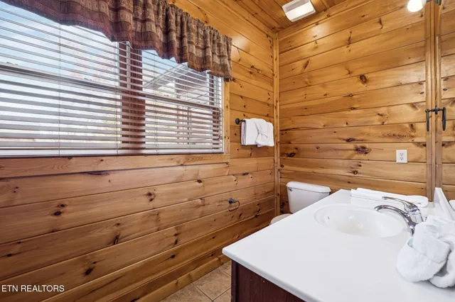 $1,650,000 | 320 Poplar Point Way, Gatlinburg, TN 37738