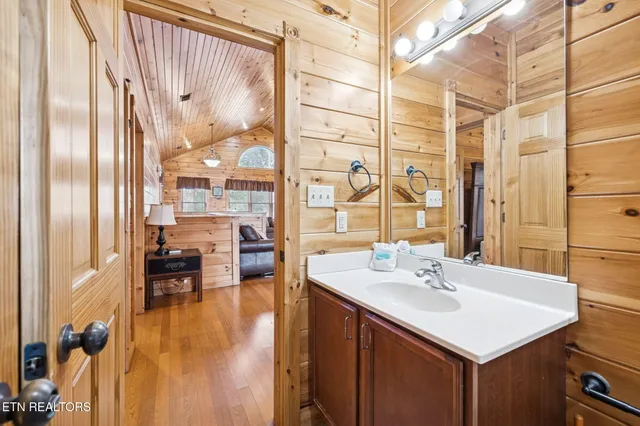 $1,650,000 | 320 Poplar Point Way, Gatlinburg, TN 37738