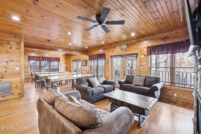 $1,650,000 | 320 Poplar Point Way, Gatlinburg, TN 37738