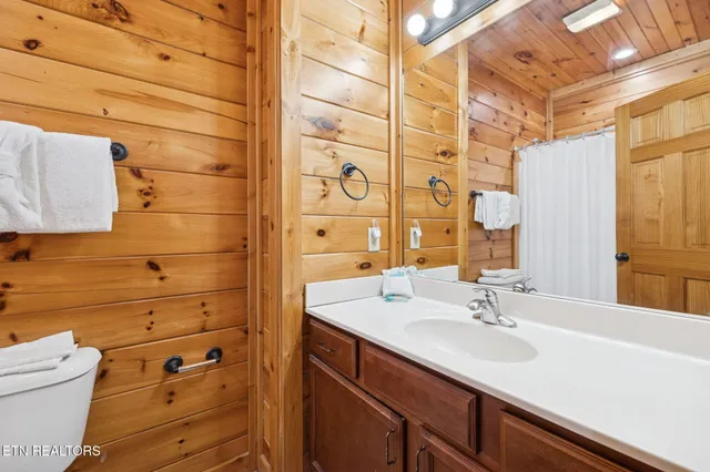 $1,650,000 | 320 Poplar Point Way, Gatlinburg, TN 37738