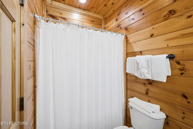 $1,650,000 | 320 Poplar Point Way, Gatlinburg, TN 37738