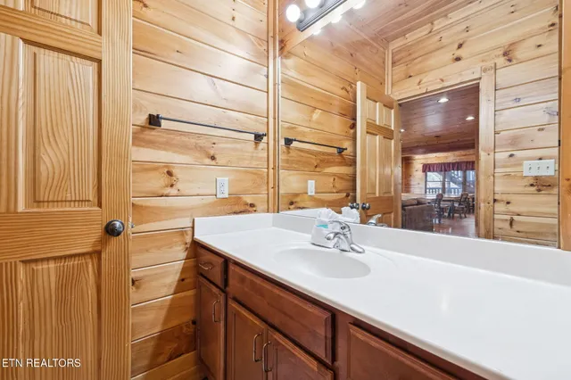 $1,650,000 | 320 Poplar Point Way, Gatlinburg, TN 37738