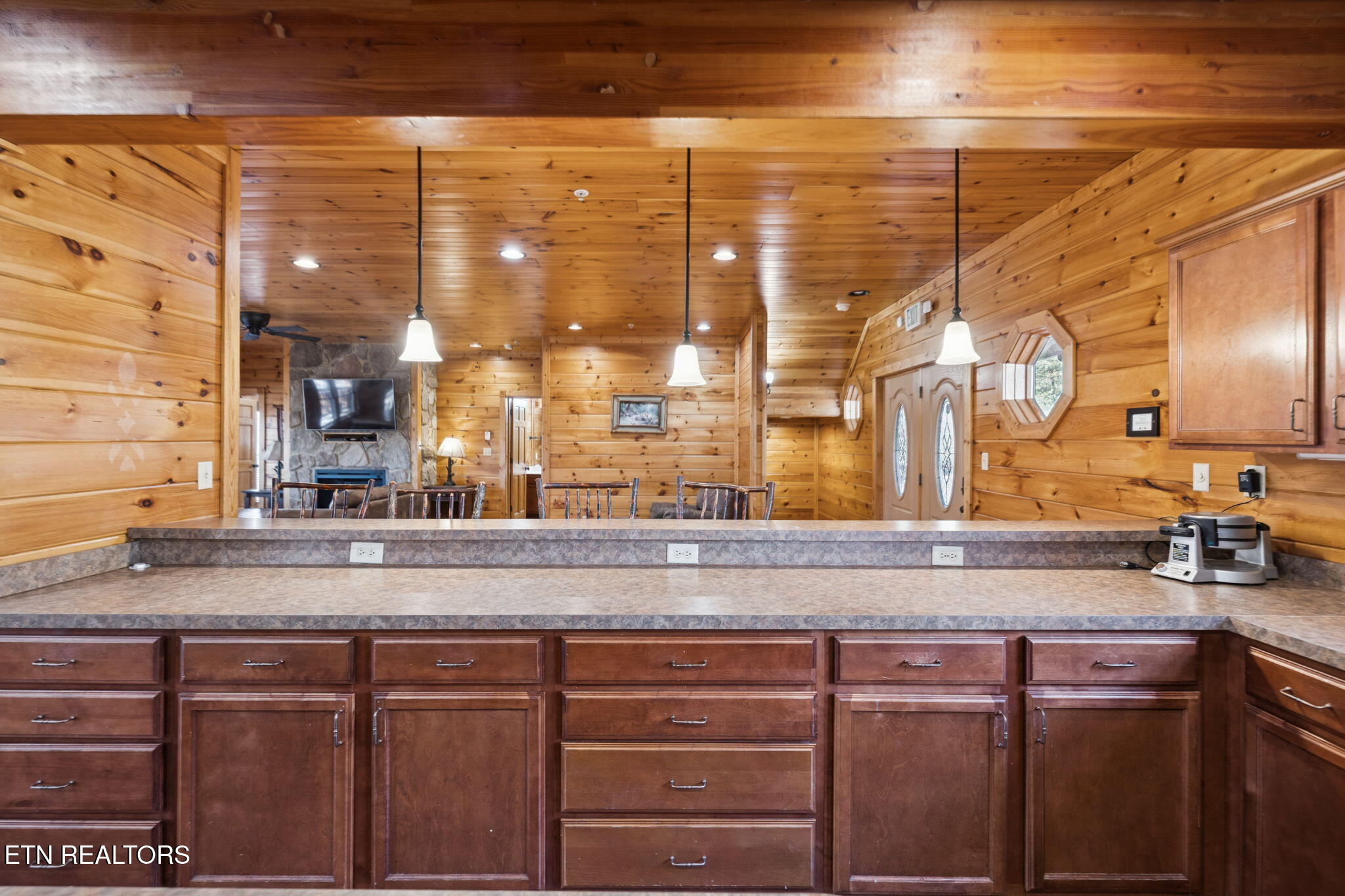 320 Poplar Point Way Gatlinburg, TN 37738 - Photo 9 of 60 9