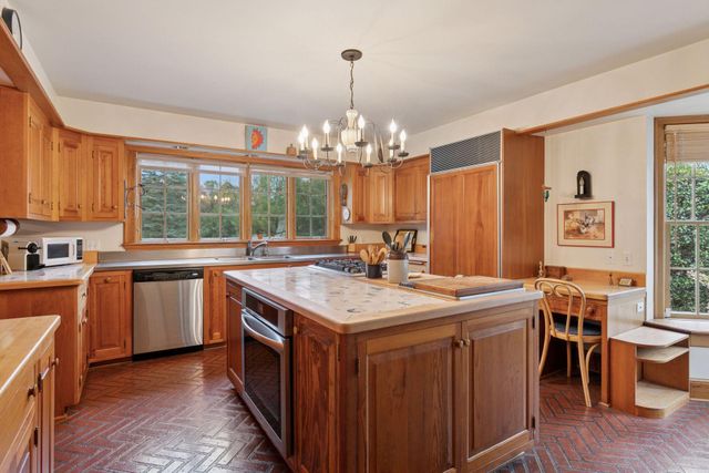 $2,000,000 | 600 Wentworth Avenue West, Mendota Heights, MN 55118