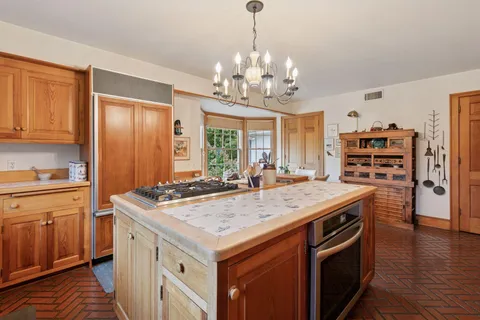 $2,000,000 | 600 Wentworth Avenue West, Mendota Heights, MN 55118