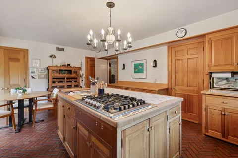 $2,000,000 | 600 Wentworth Avenue West, Mendota Heights, MN 55118