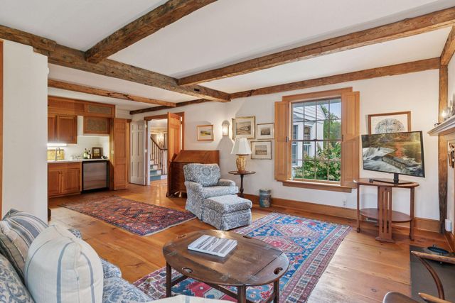 $2,000,000 | 600 Wentworth Avenue West, Mendota Heights, MN 55118