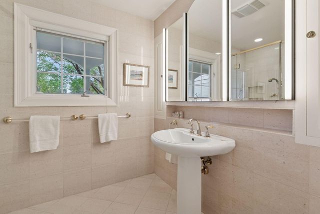 $2,000,000 | 600 Wentworth Avenue West, Mendota Heights, MN 55118