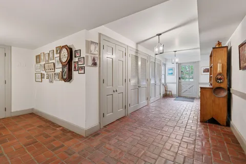 $2,000,000 | 600 Wentworth Avenue West, Mendota Heights, MN 55118