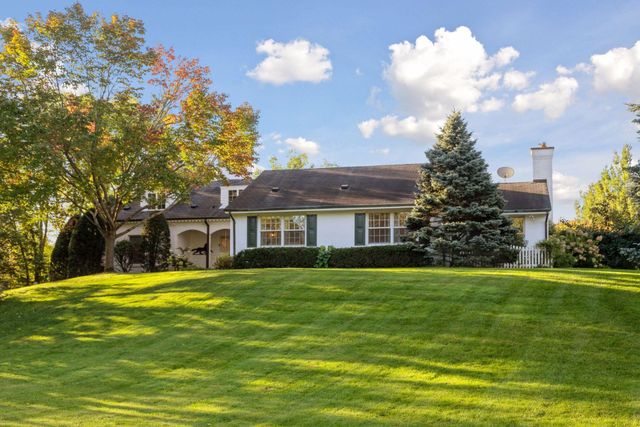 $2,000,000 | 600 Wentworth Avenue West, Mendota Heights, MN 55118