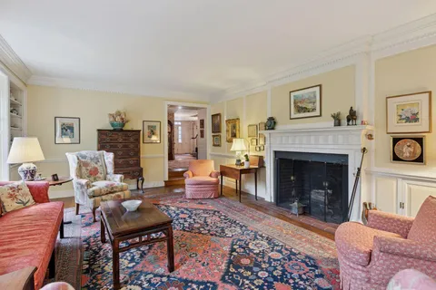 $2,000,000 | 600 Wentworth Avenue West, Mendota Heights, MN 55118