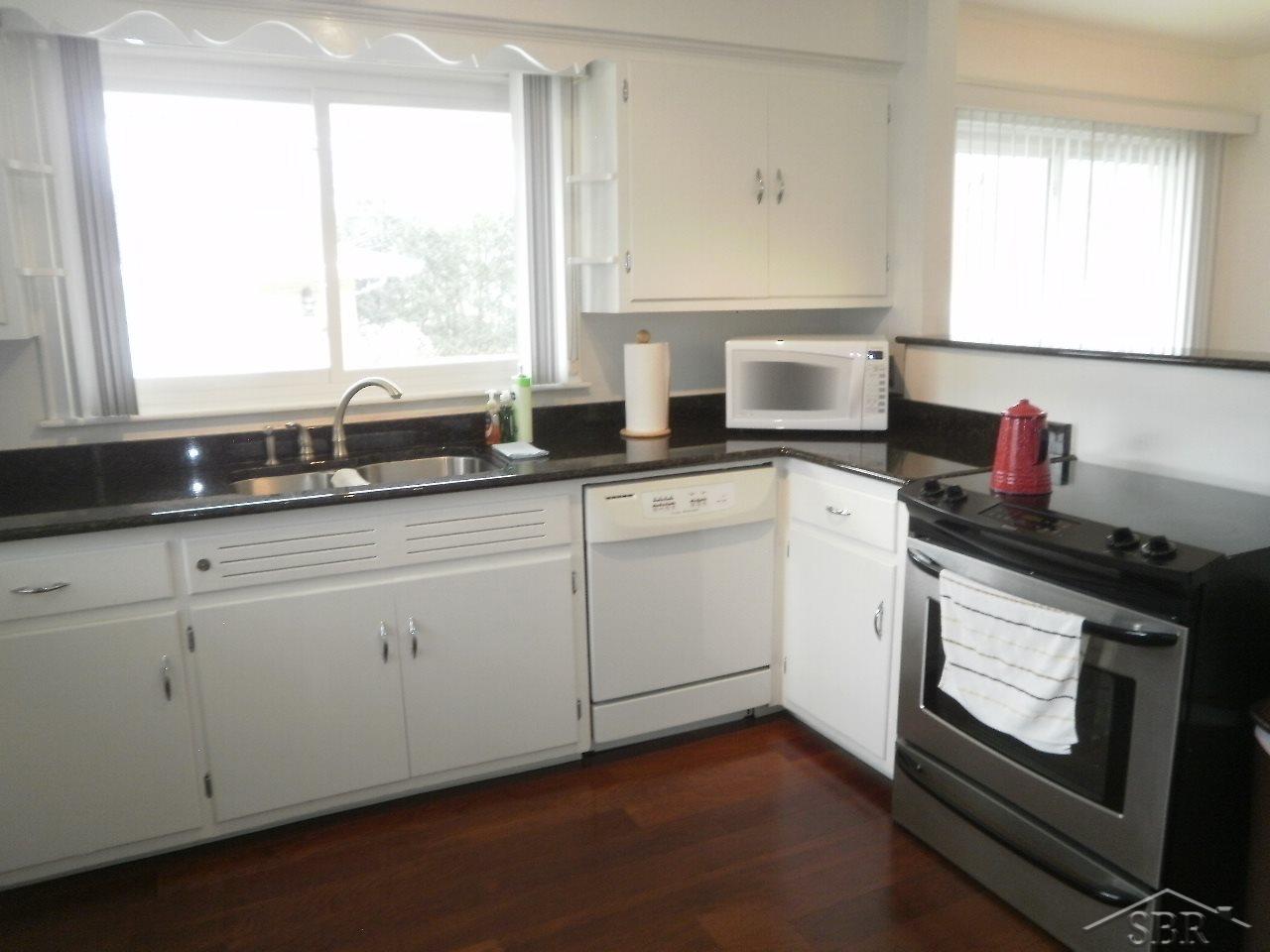 77 Benton Road Saginaw, MI 48602 - Photo 3 of 26 31375338-2.JPG
