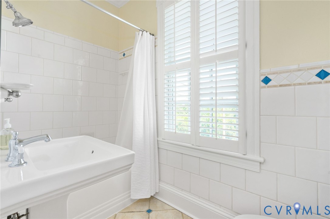 5 River Road Richmond, VA 23226 - Photo 32 of 41 Hall bath