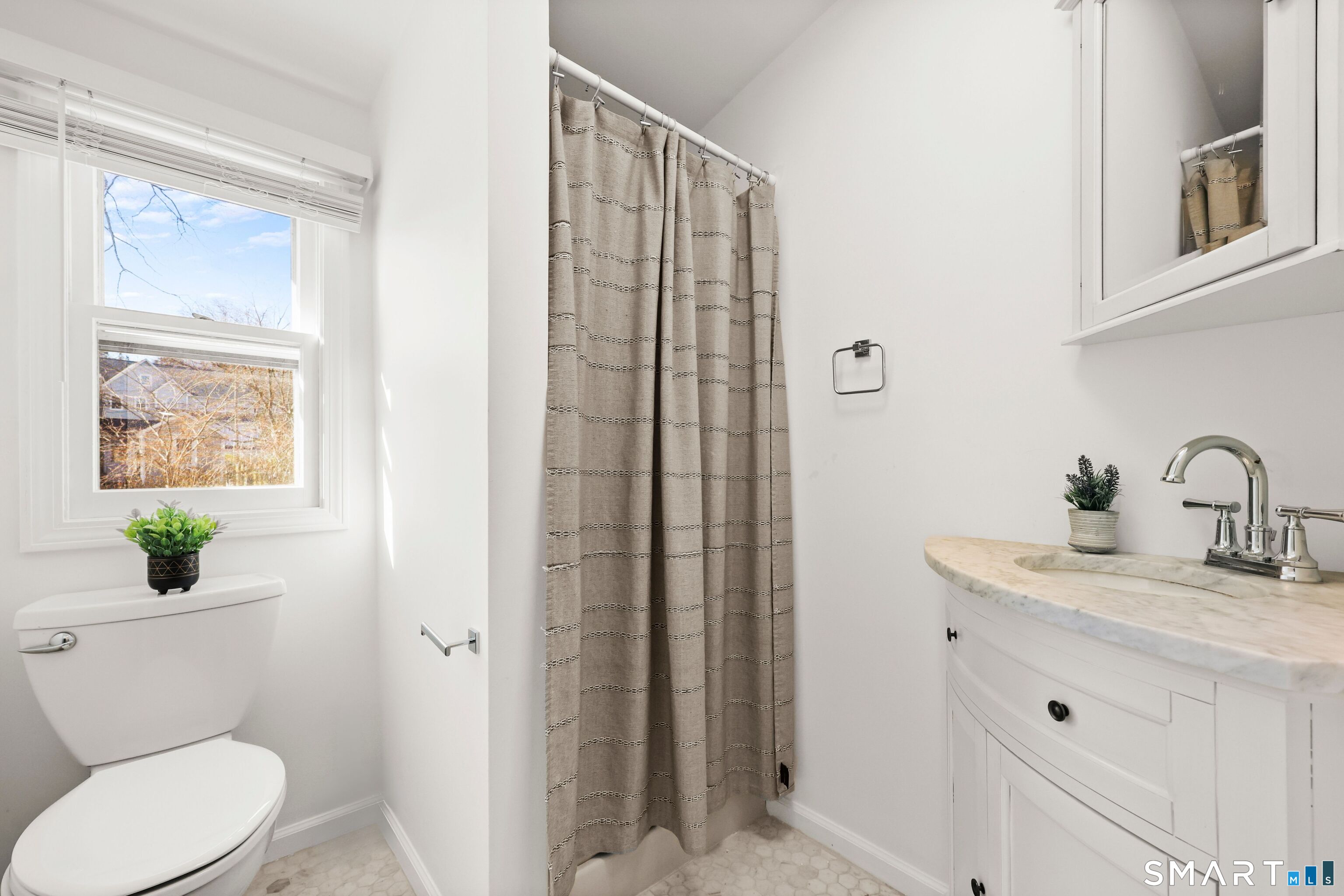 111 Mayweed Road Fairfield, CT 06824 - Photo 14 of 16 Gallery Image 14