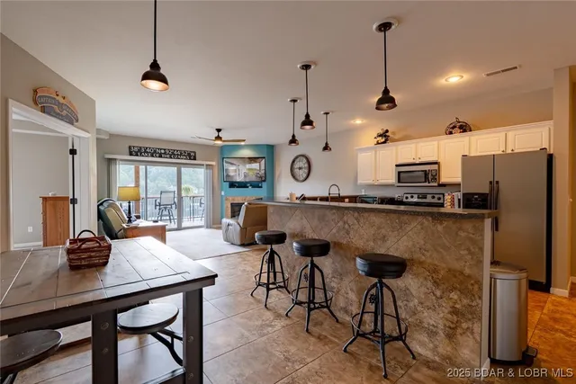 $369,900 | 166 Oak Harbor Drive, Unit 4A, Camdenton, MO 65020