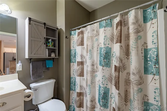 $369,900 | 166 Oak Harbor Drive, Unit 4A, Camdenton, MO 65020