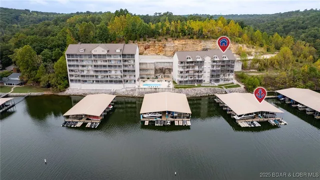 $369,900 | 166 Oak Harbor Drive, Unit 4A, Camdenton, MO 65020