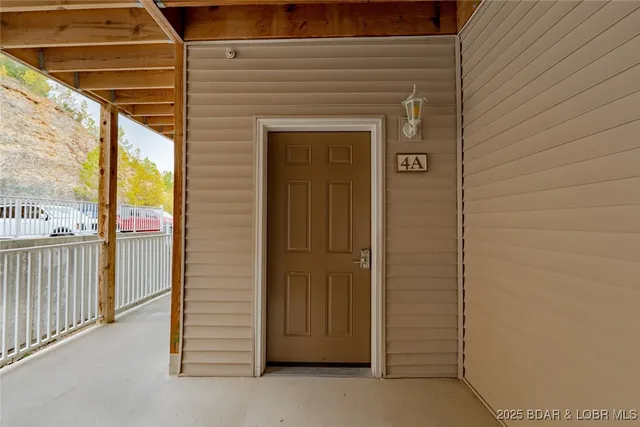 $369,900 | 166 Oak Harbor Drive, Unit 4A, Camdenton, MO 65020