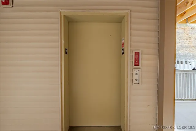 $369,900 | 166 Oak Harbor Drive, Unit 4A, Camdenton, MO 65020