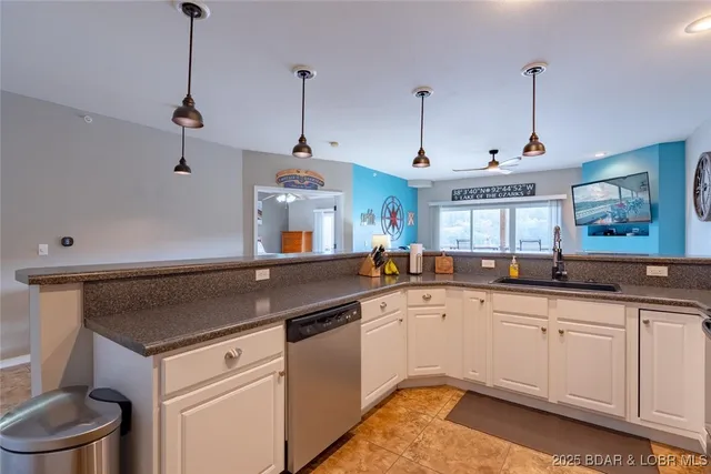 $369,900 | 166 Oak Harbor Drive, Unit 4A, Camdenton, MO 65020